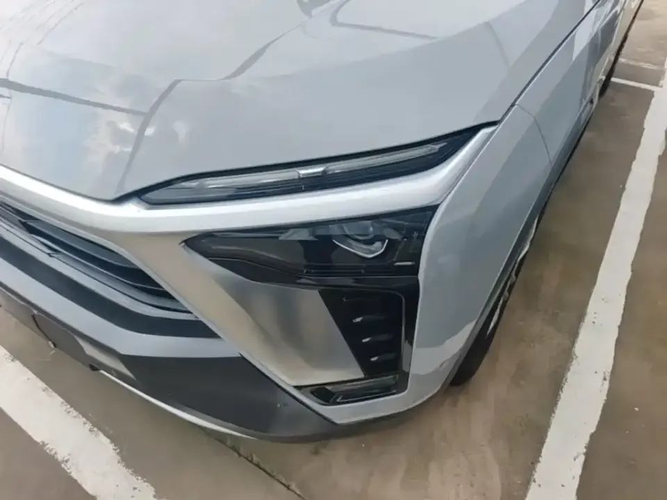 Nio ES8
