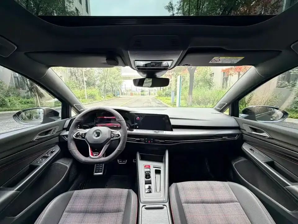 Volkswagen Golf GTI