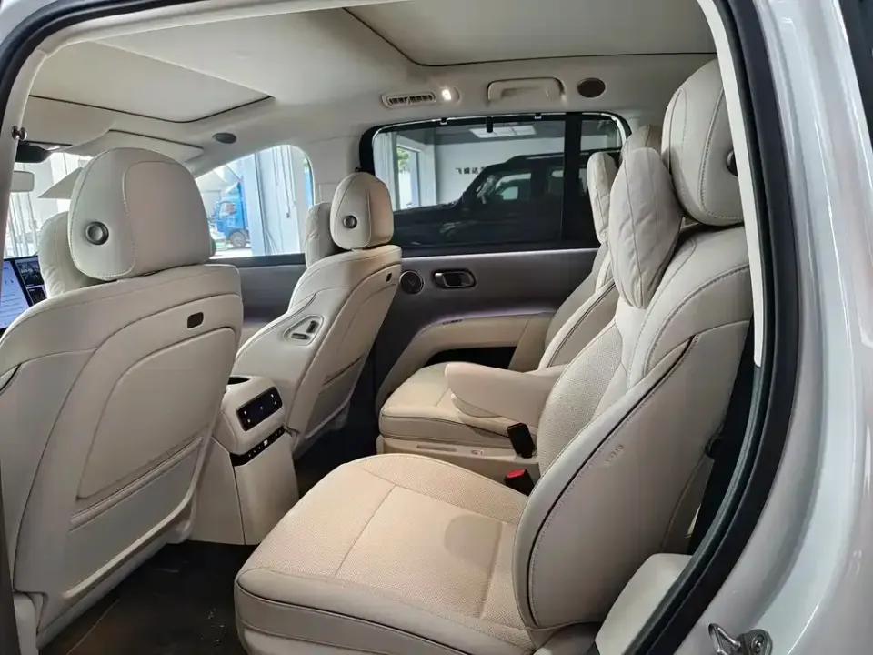 Li Li i8