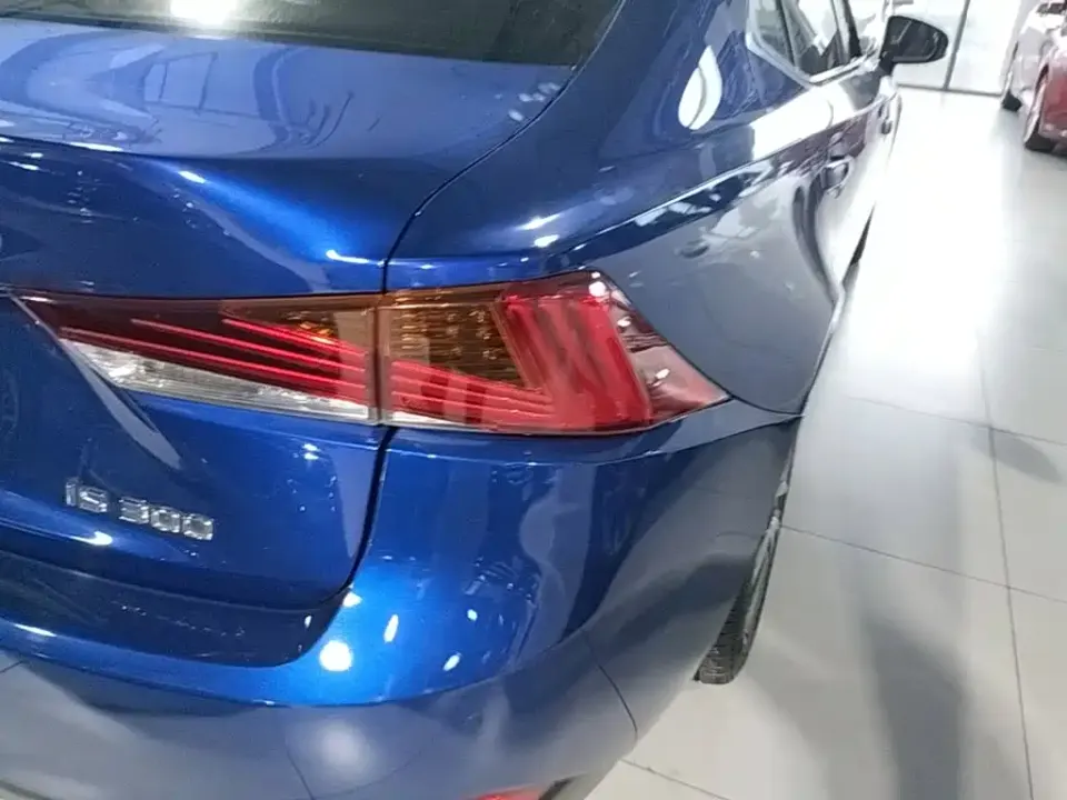 Lexus IS