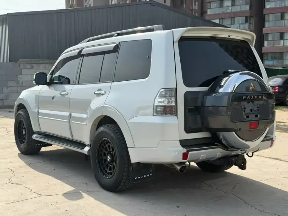 Mitsubishi Pajero (Import)