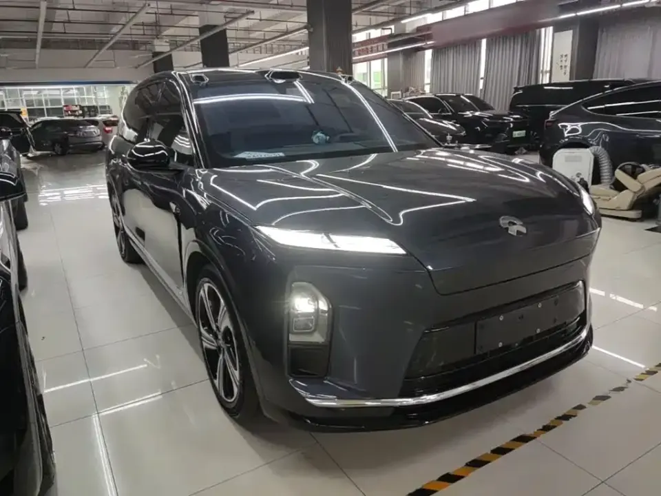 Nio ES8