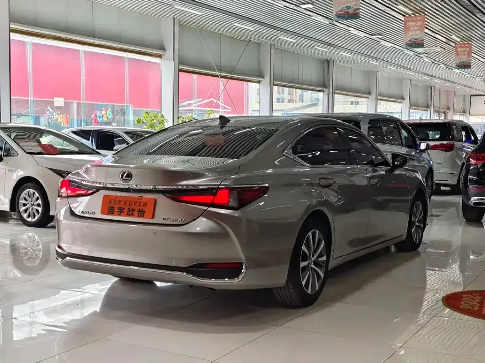 Lexus ES