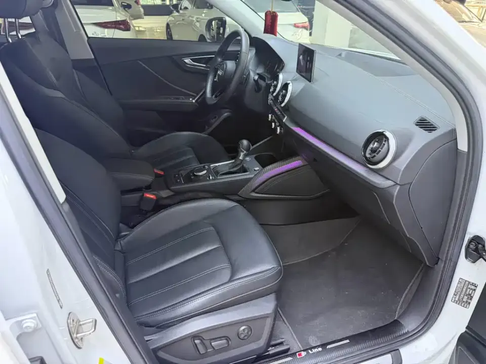 Audi Q2L