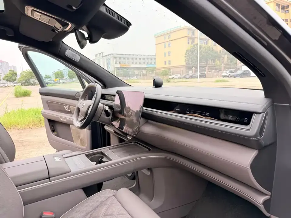Nio ES8