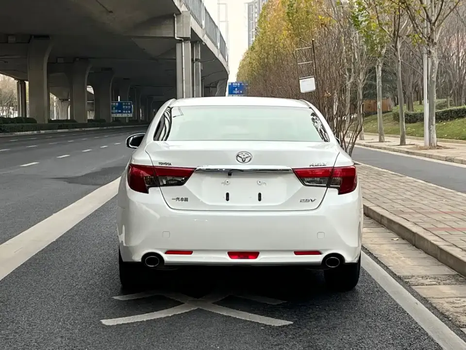 Toyota Reiz