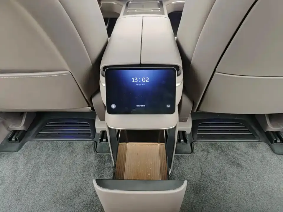 Nio ES8