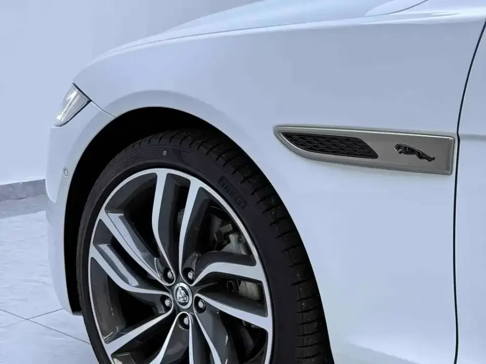Jaguar XFL