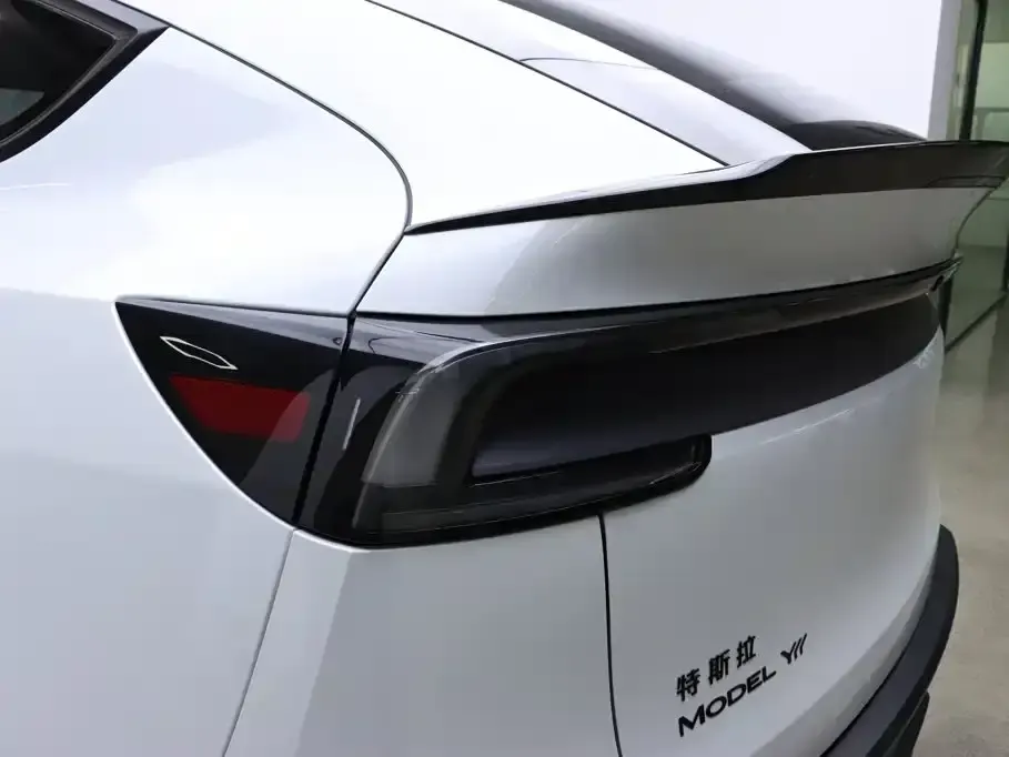 Tesla Model Y L