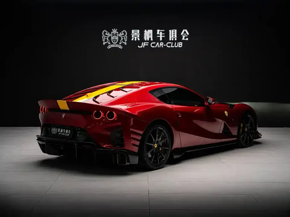 Ferrari 812