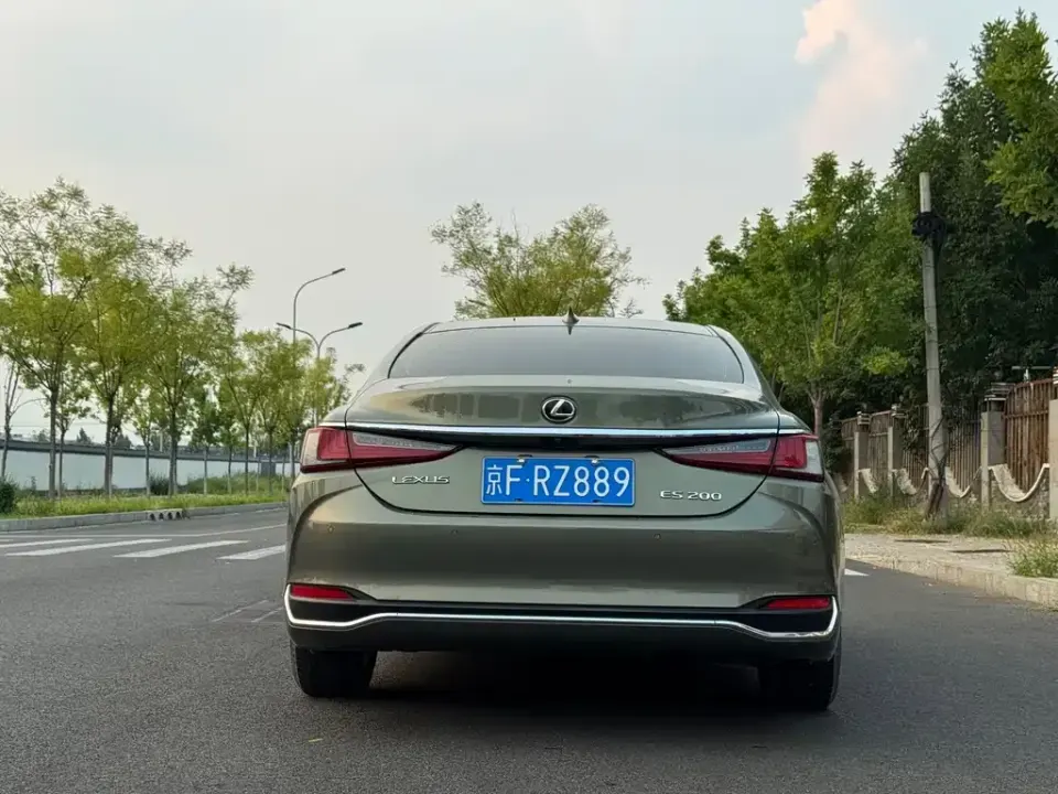 Lexus ES