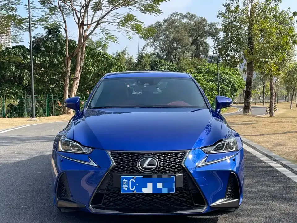 Lexus IS