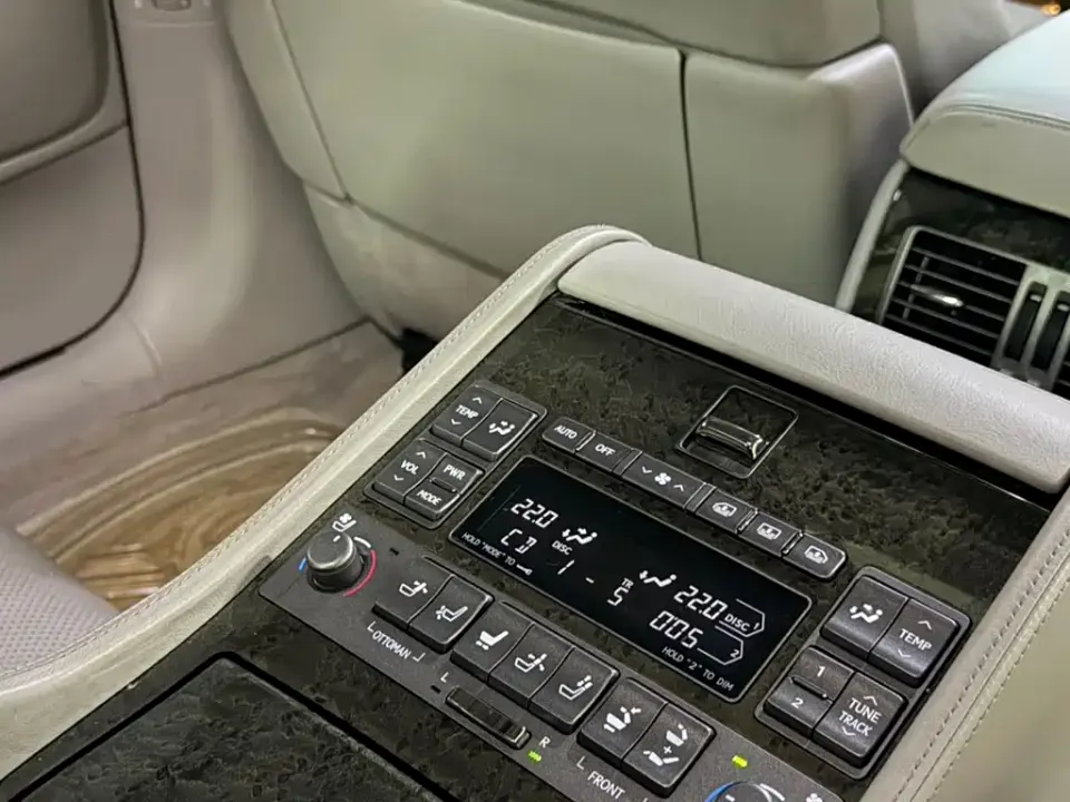 Lexus LS
