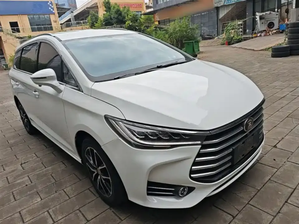 BYD MAX