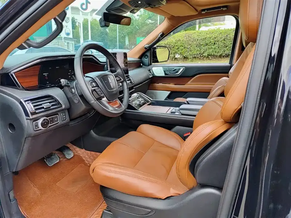 Lincoln Navigator