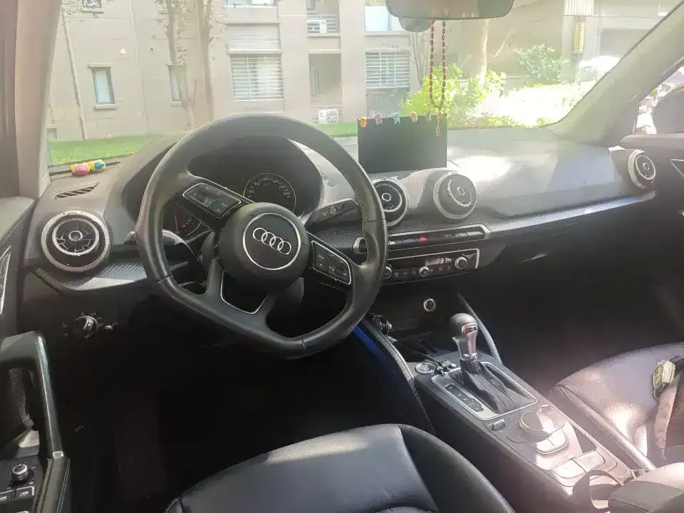 Audi Q2L