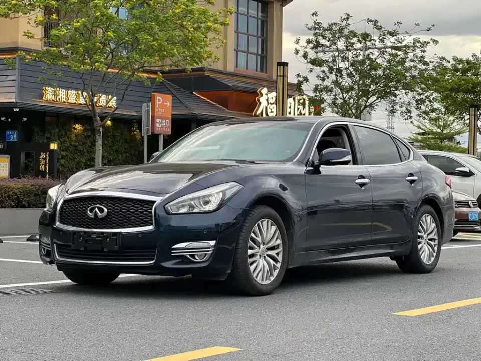 Infiniti Q70