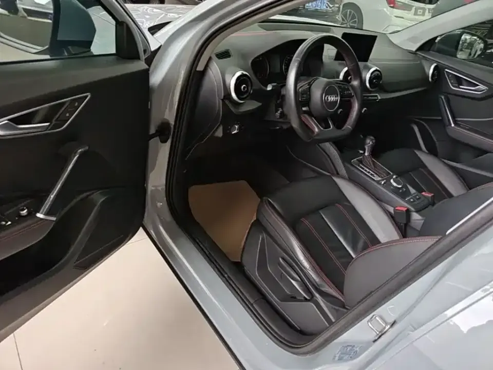 Audi Q2L