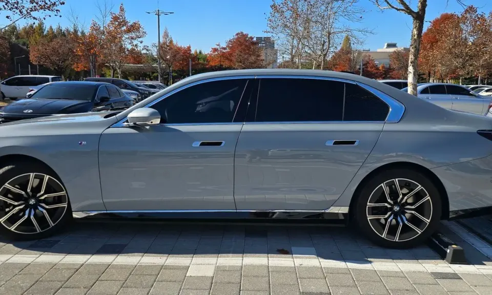 BMW i7