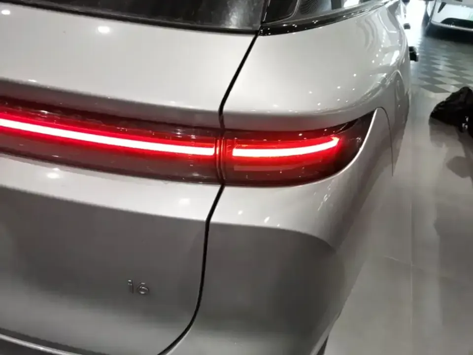 Li Li i6
