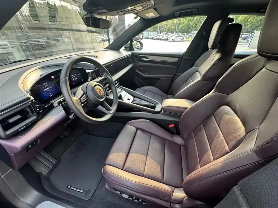 Porsche Macan EV