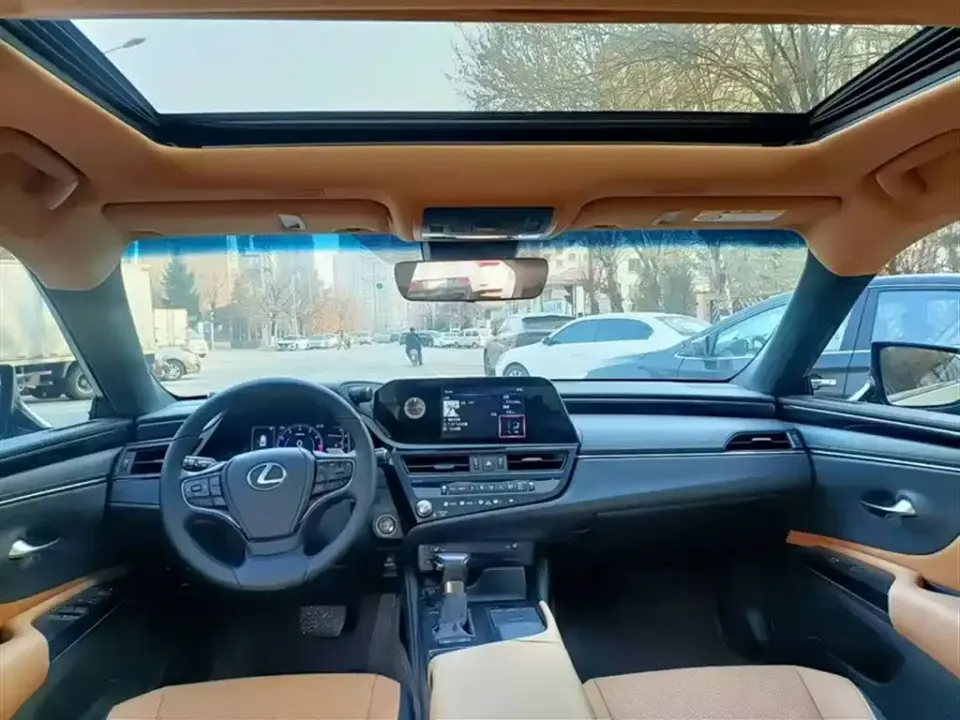 Lexus ES