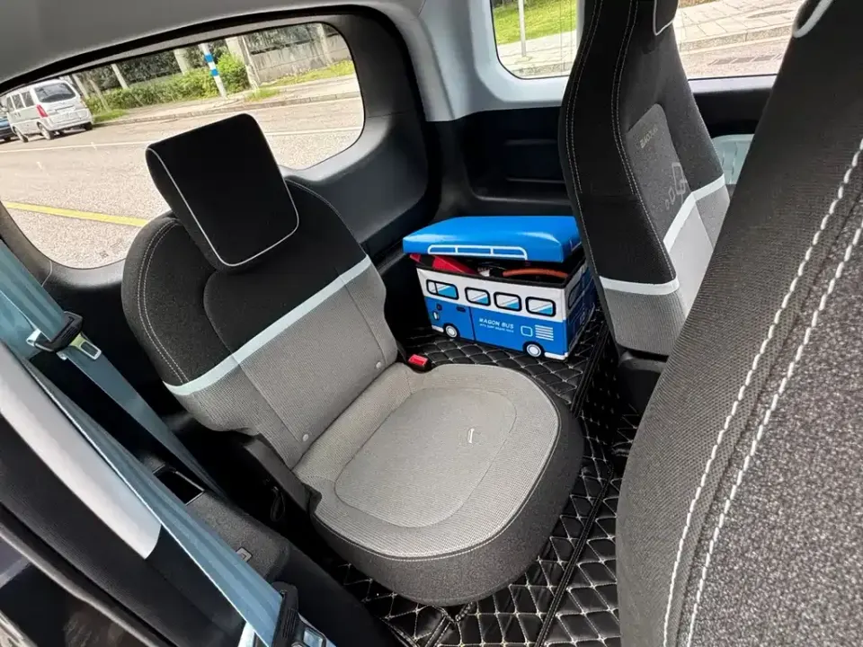 Baojun E300