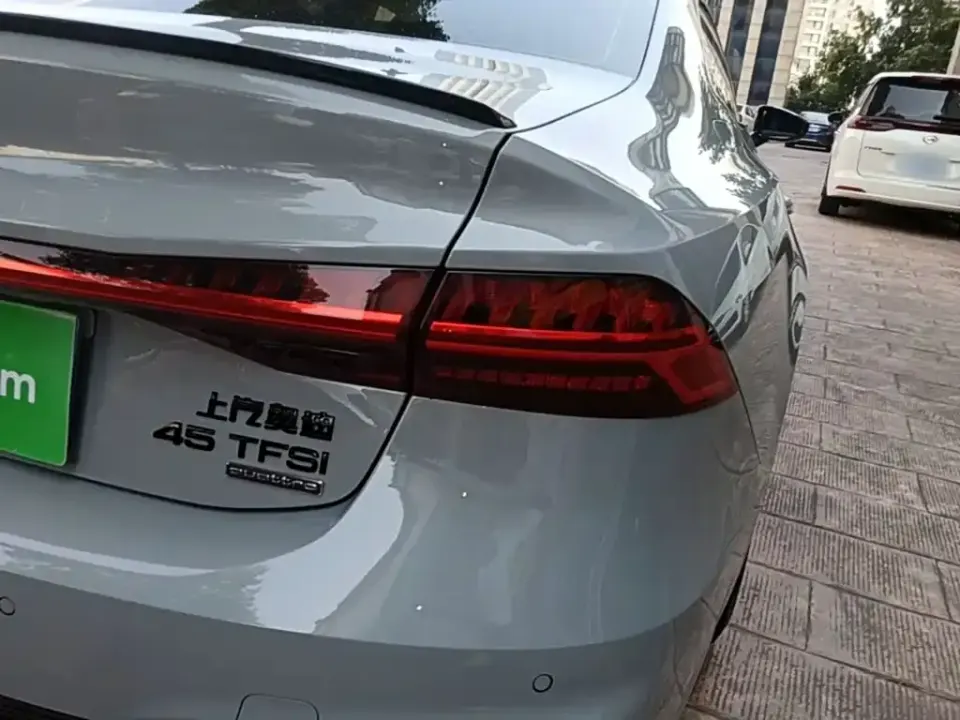 Audi A7L