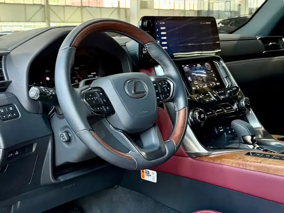Lexus LX