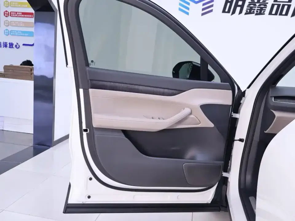 Nio ES8