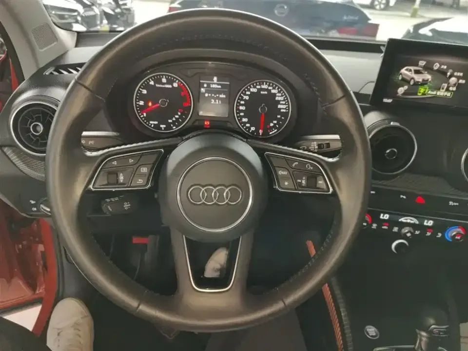 Audi Q2L
