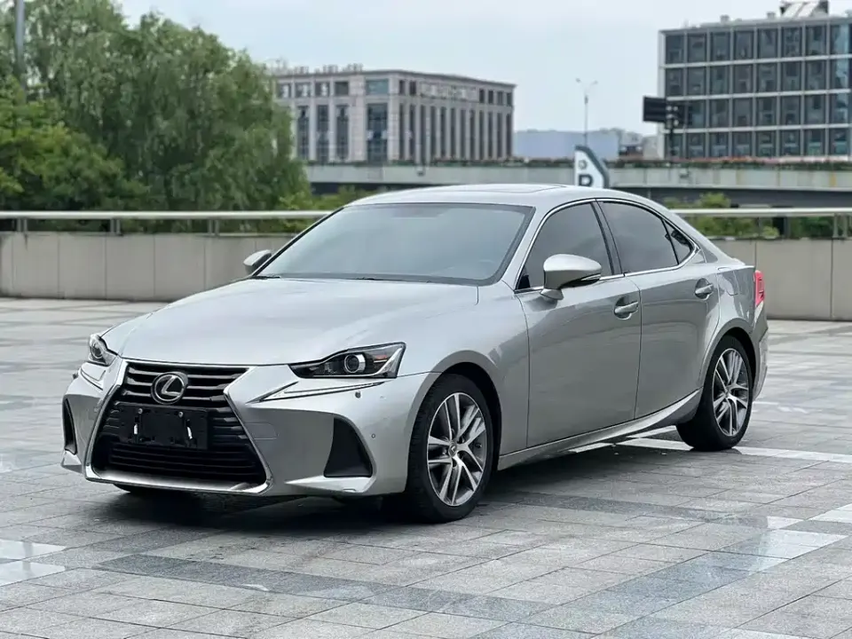 Lexus IS