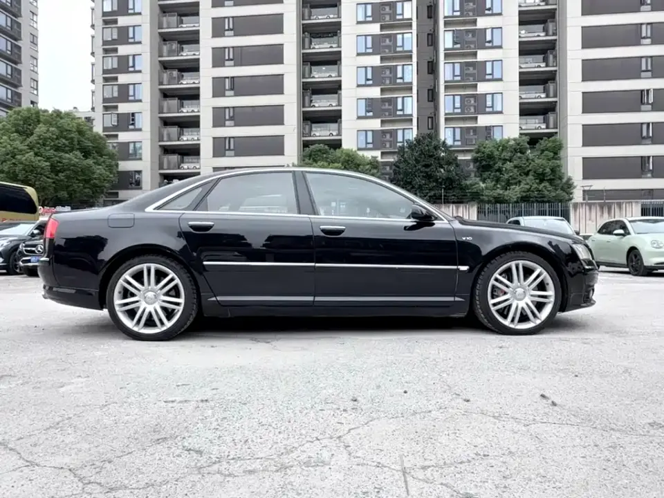 Audi S8