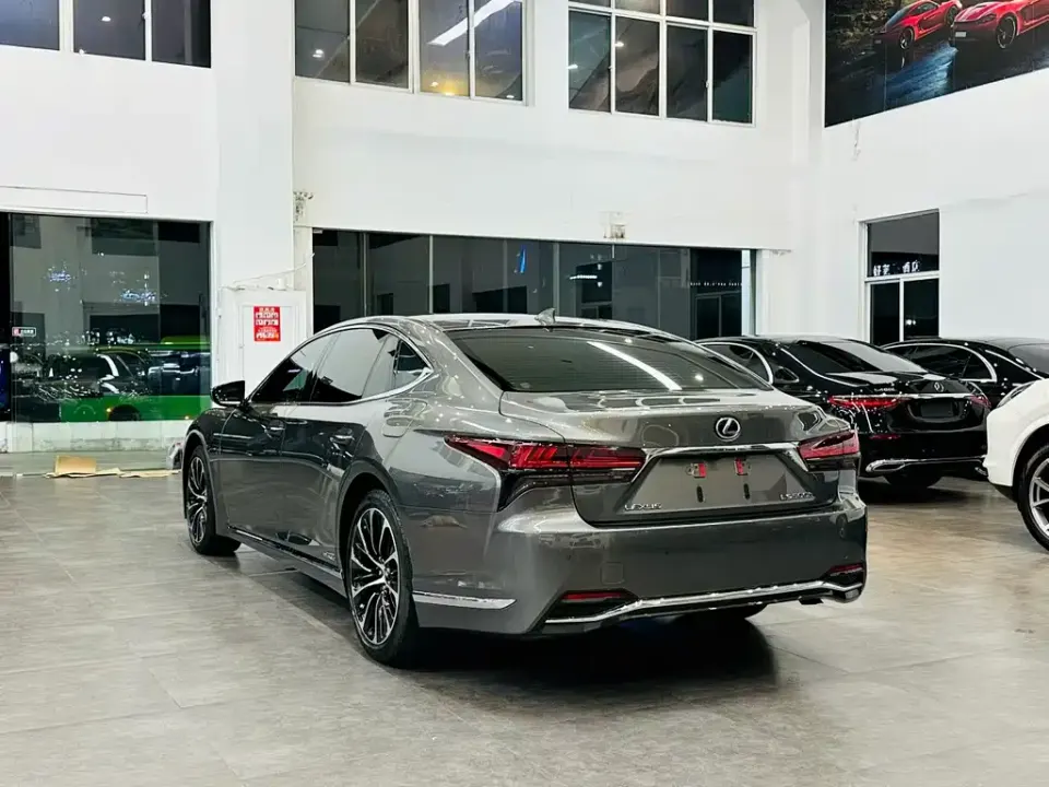 Lexus LS