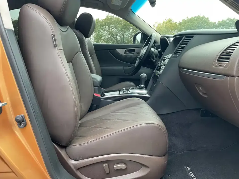 Infiniti QX70