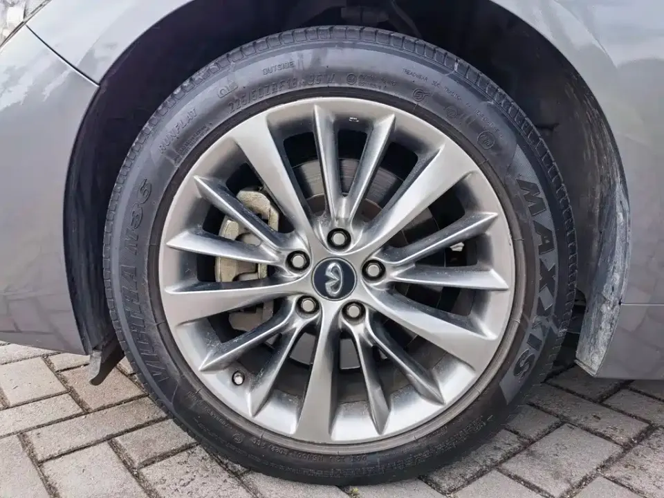 Infiniti Q50L