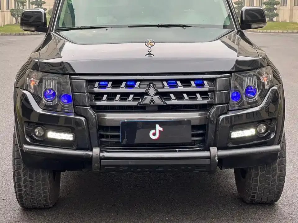 Mitsubishi Pajero (Import)