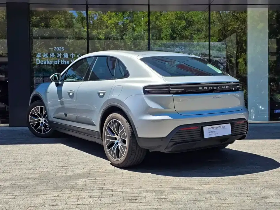 Porsche Macan EV