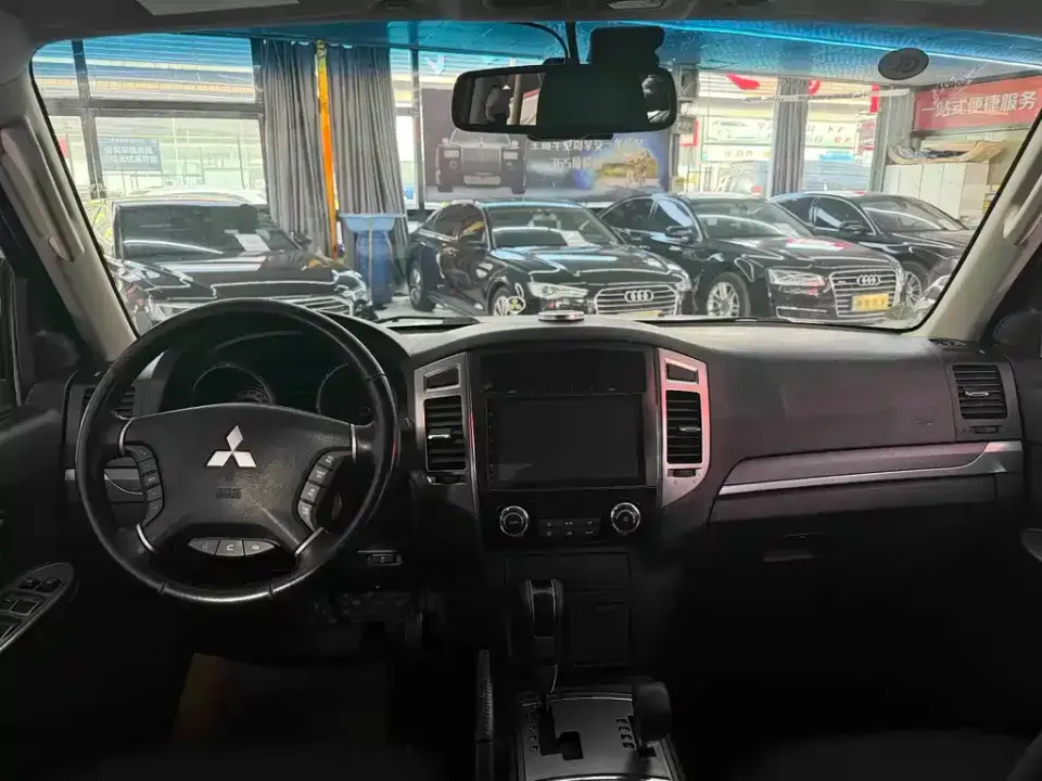 Mitsubishi Pajero (Import)