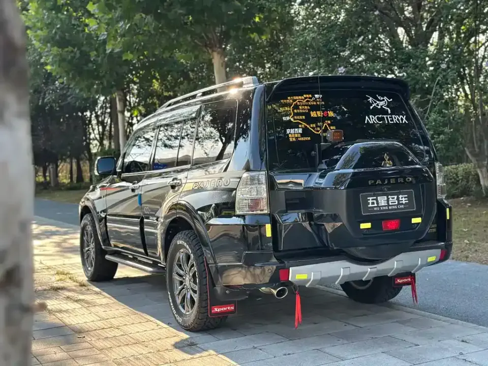 Mitsubishi Pajero (Import)