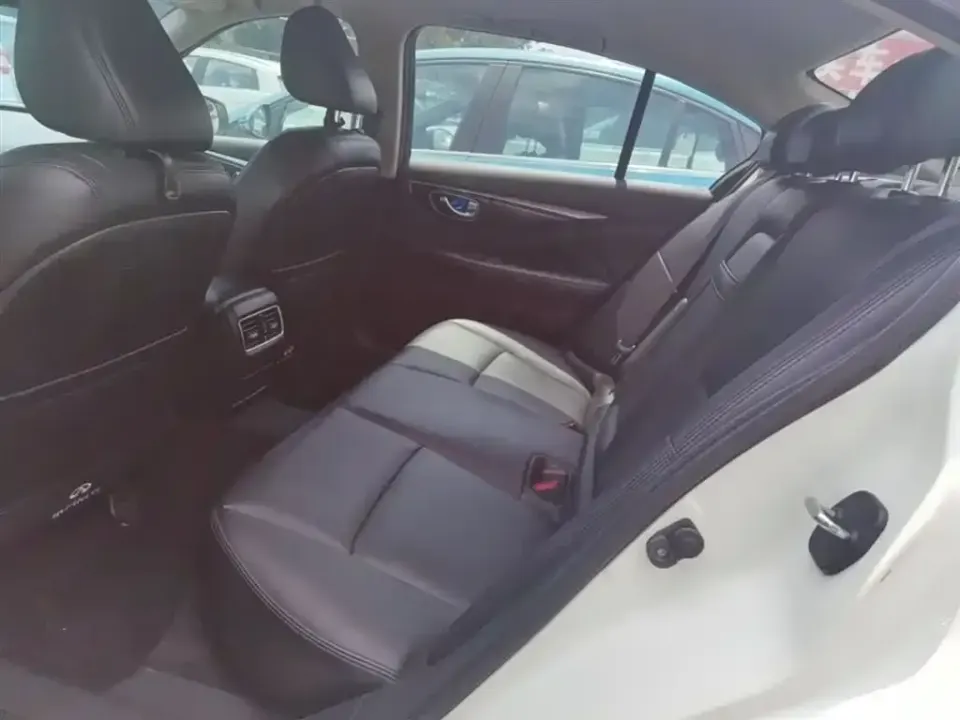 Infiniti Q50L