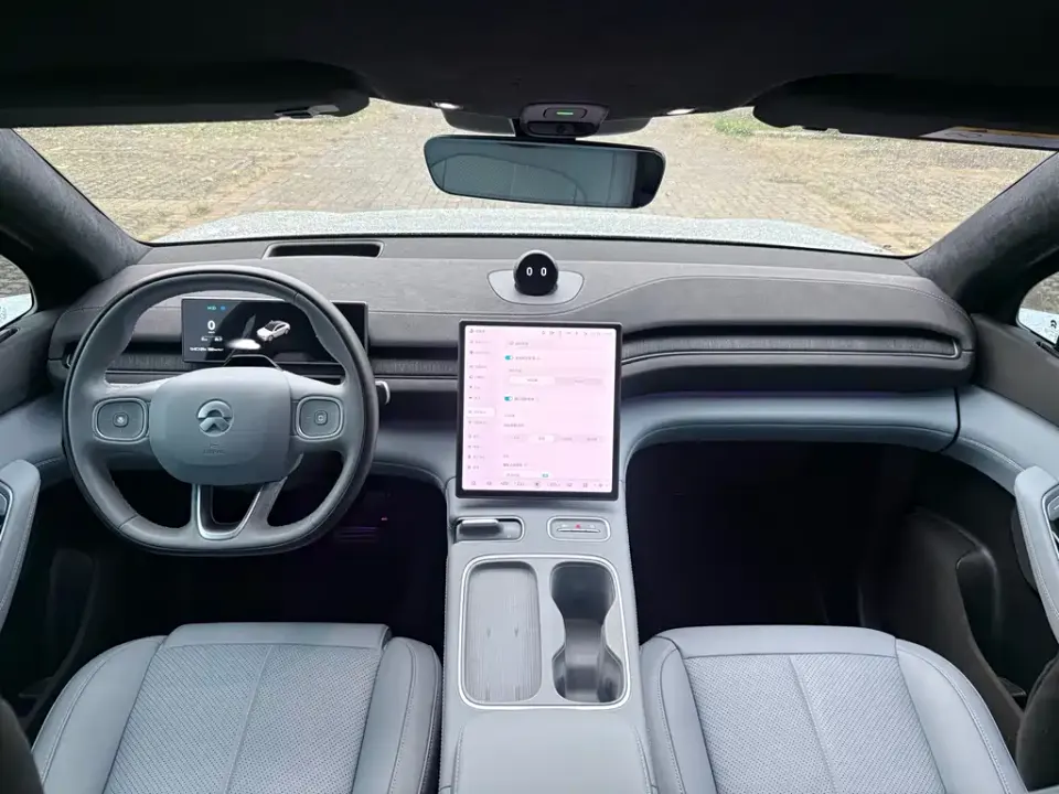 Nio EC6