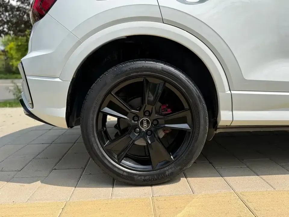 Audi Q2L