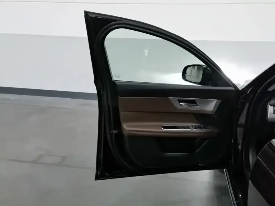 Jaguar XFL