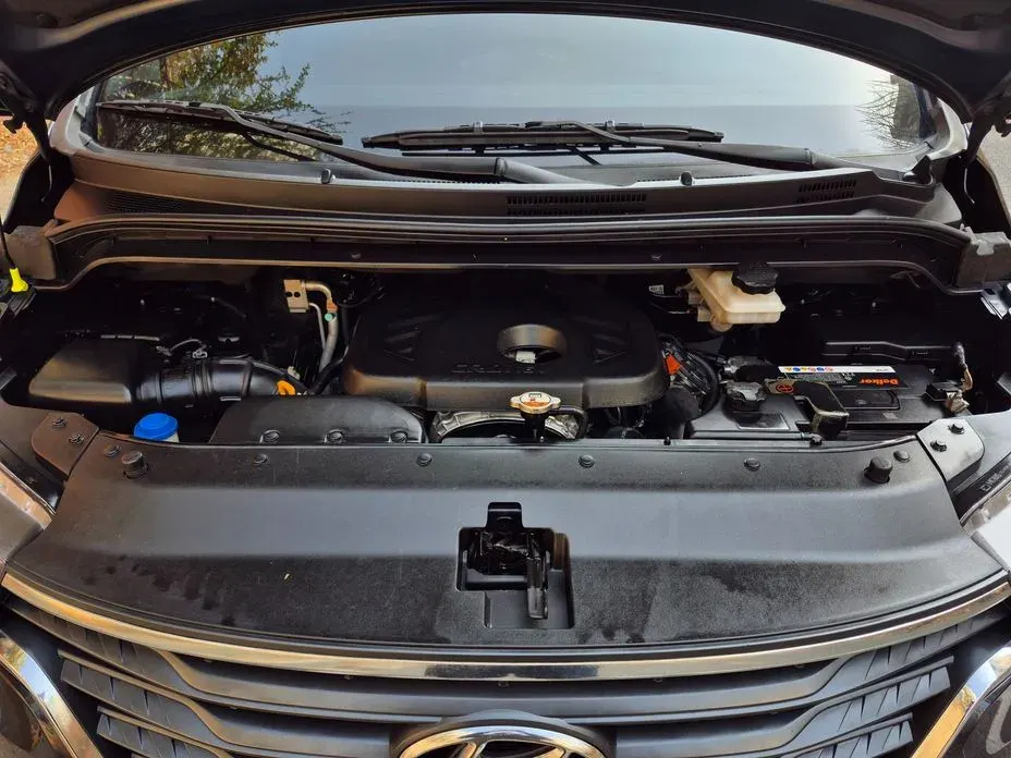 Hyundai Starex