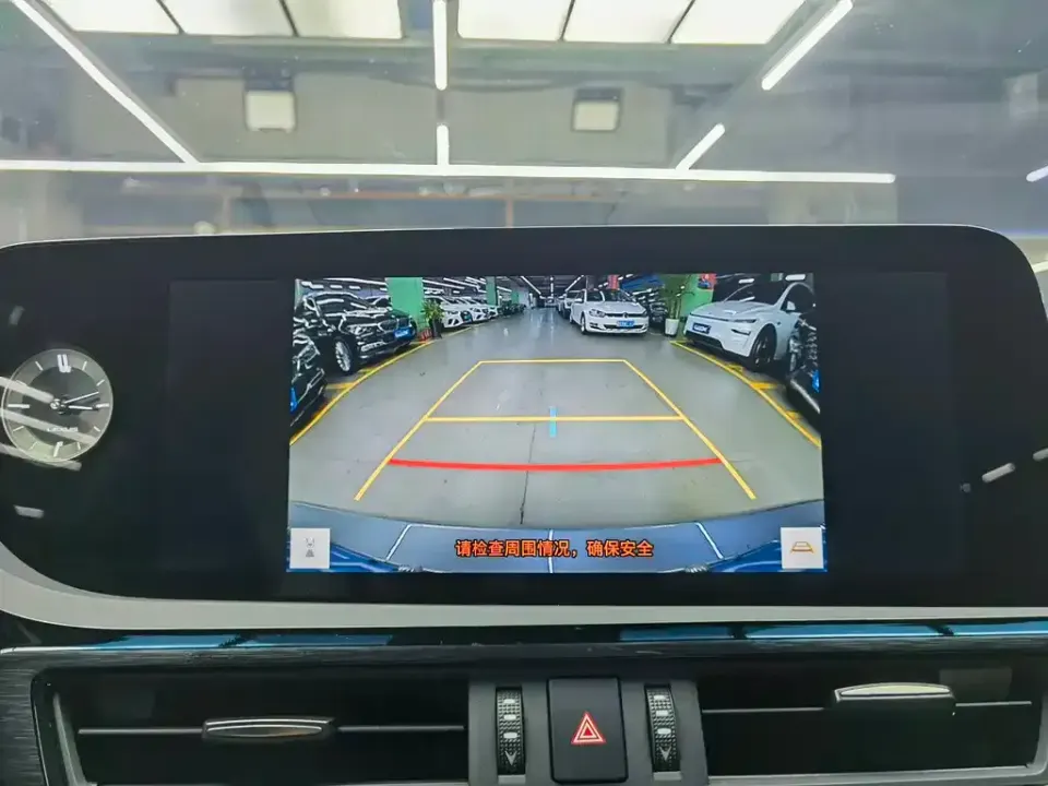 Lexus ES