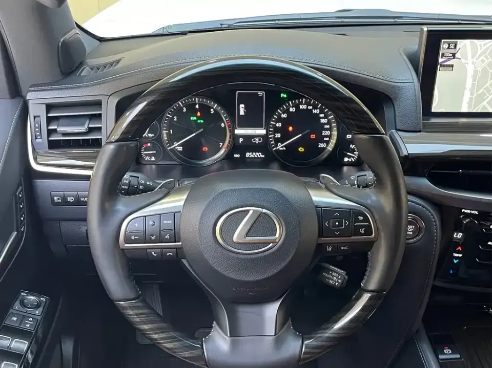 Lexus LX