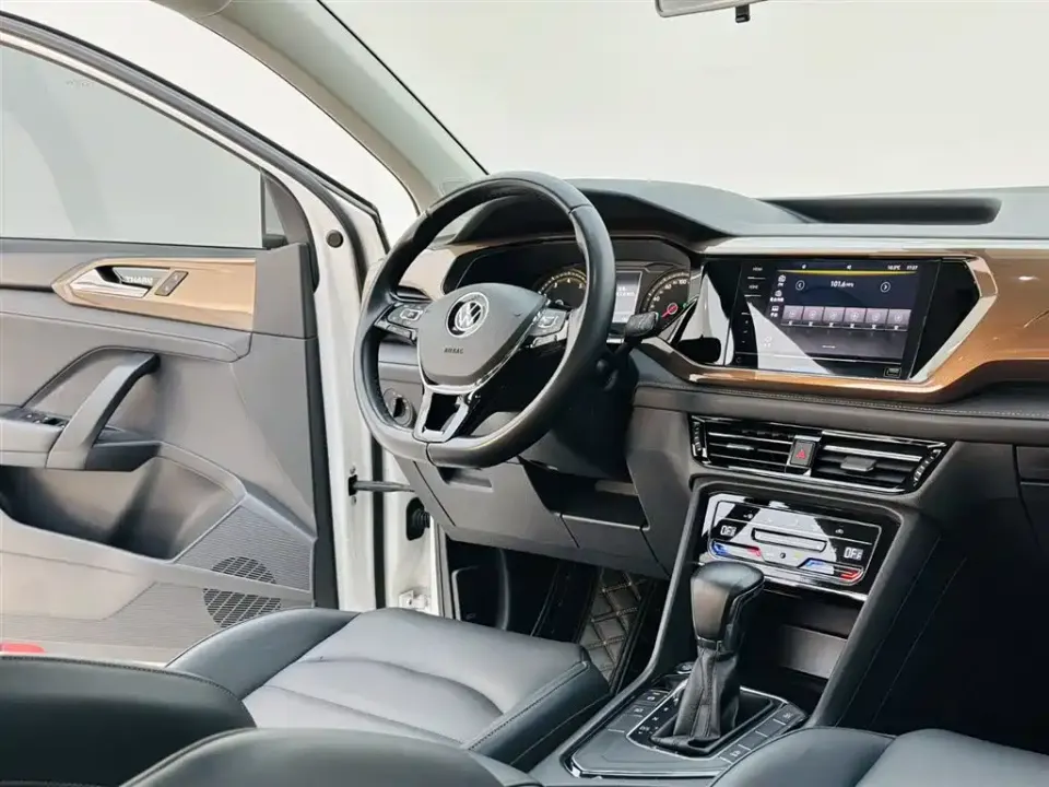 Volkswagen Tharu