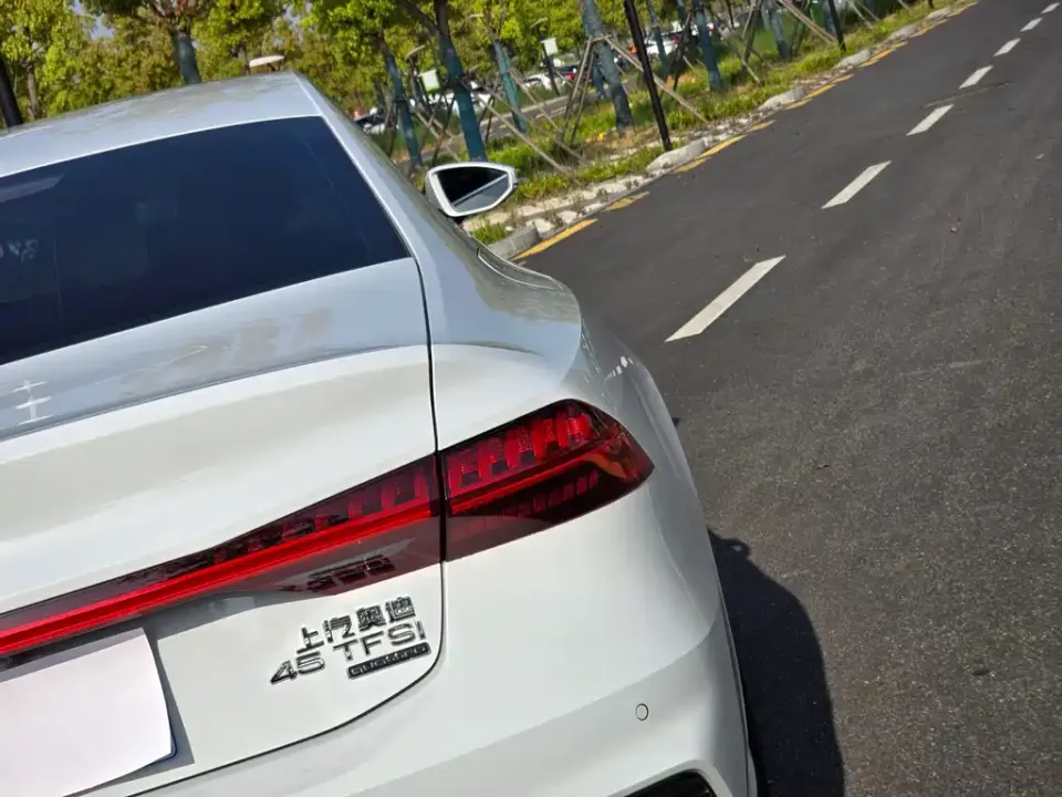 Audi A7L