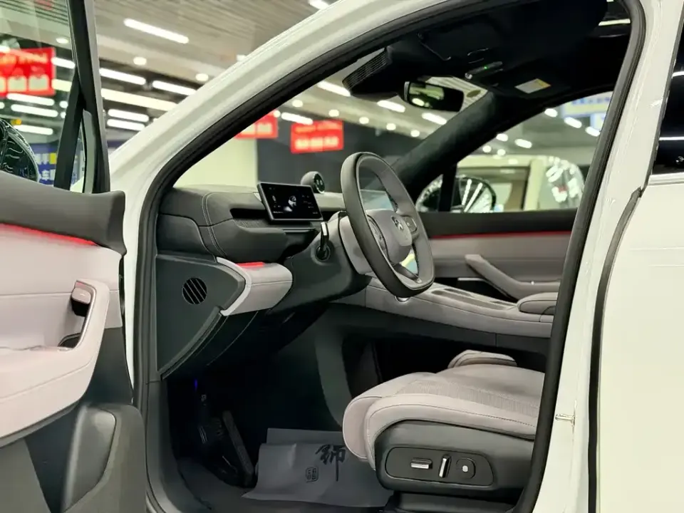 Nio EC6